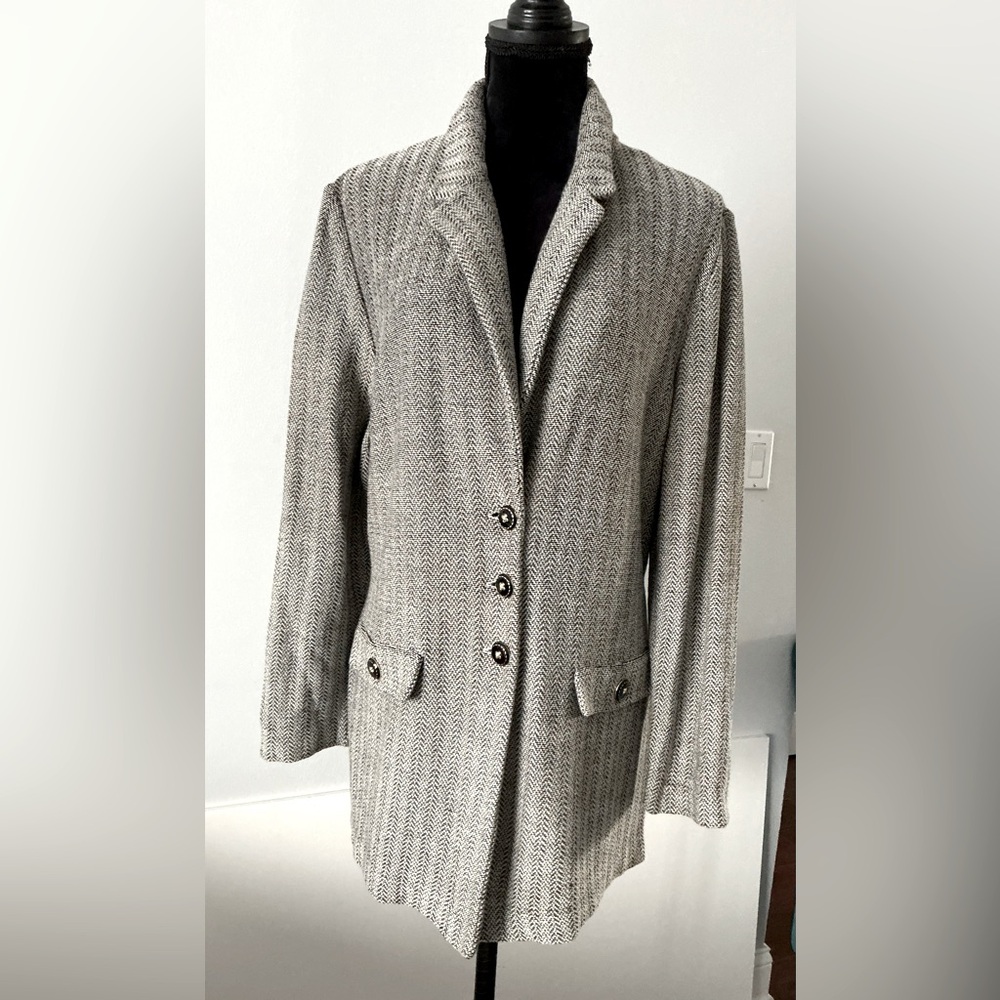 ST. JOHN DRESSY JACKET 🌹🌹